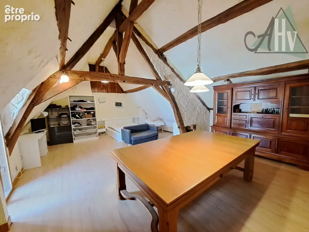 CHEROY (89) - Maison de ville rénovée de 228 m2 avec 4 chambres et extérieur. - photo 16