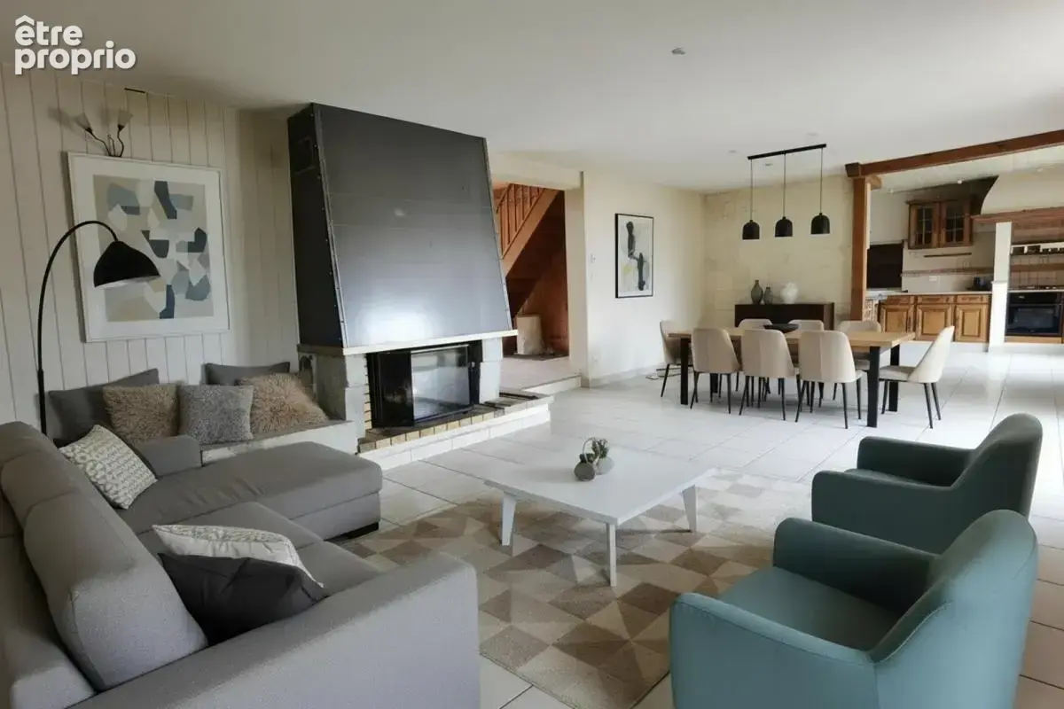 Appartement 15 pièces 438 m² à vendre à La Pretiere (25250) - photo 1