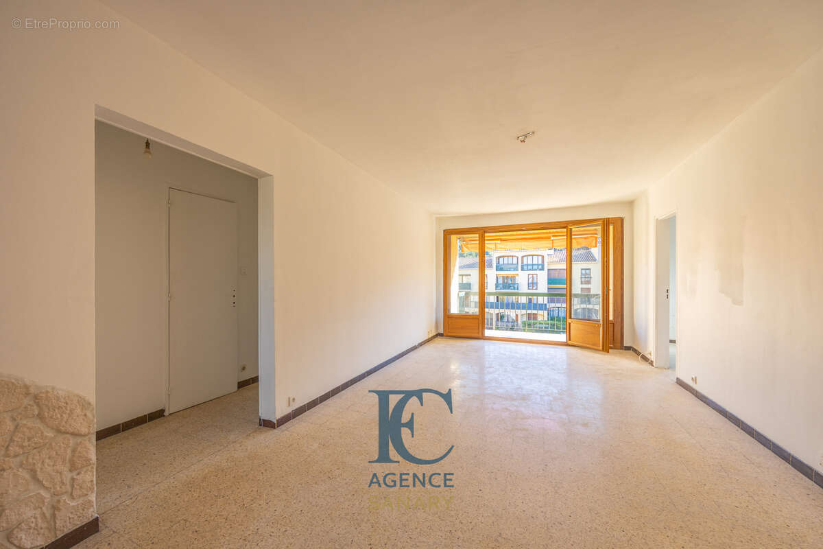 Appartement à SAINT-CYR-SUR-MER