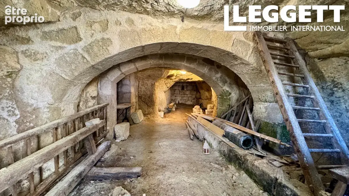 Élégante demeure de caractère avec dépendances, jardins et caves en tuffeau près de Saumur - photo 10
