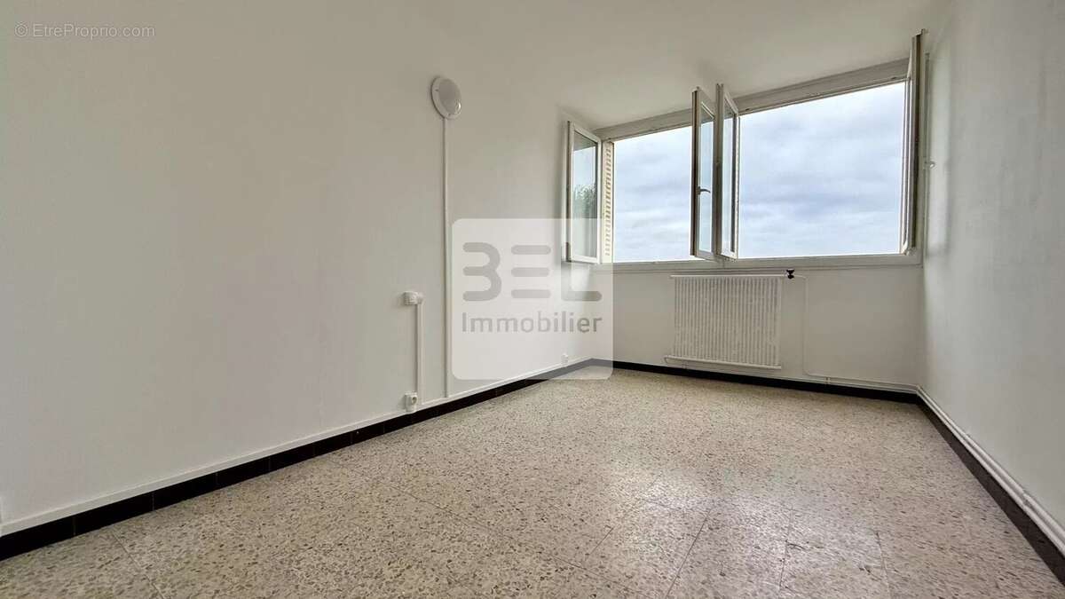 Appartement à BAGNOLS-SUR-CEZE
