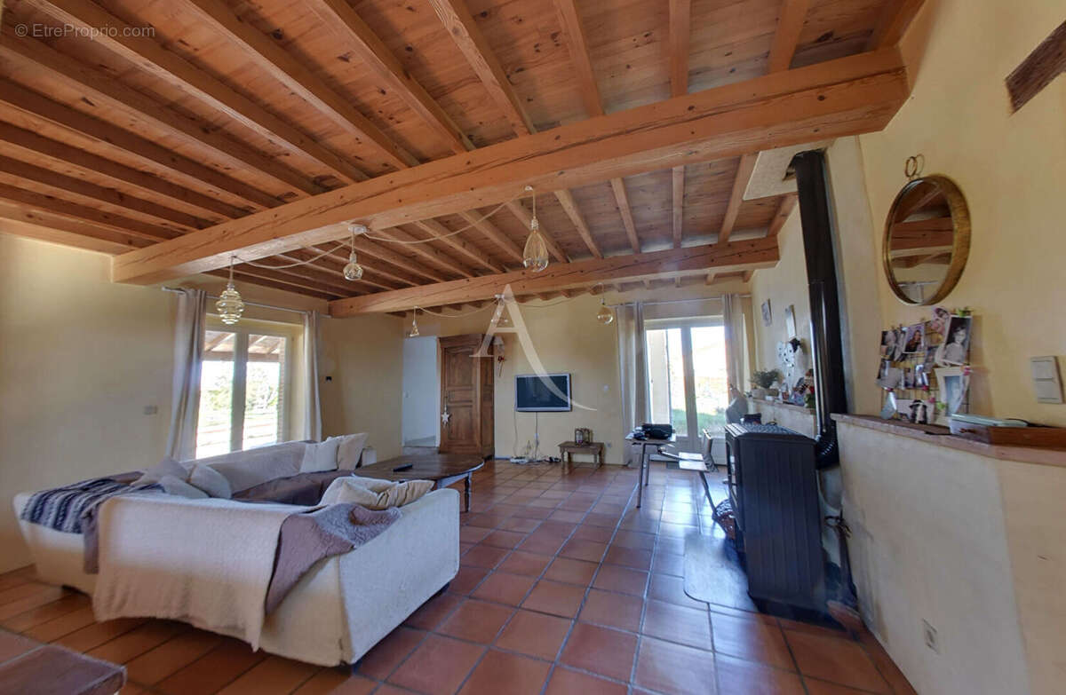 Maison à MONTBARTIER