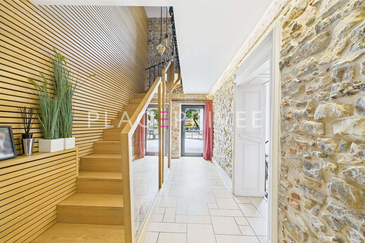 Maison de caractère avec jardin et garages - photo 12
