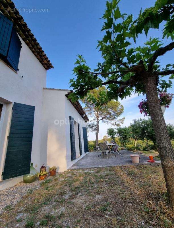 Villa provençale sur plus de 7 000 m² de terrain - photo 25