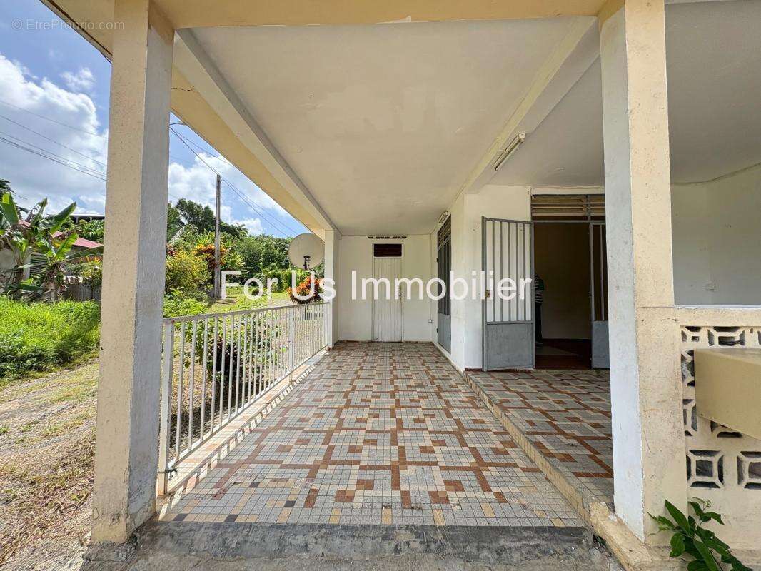 Maison à LES ABYMES