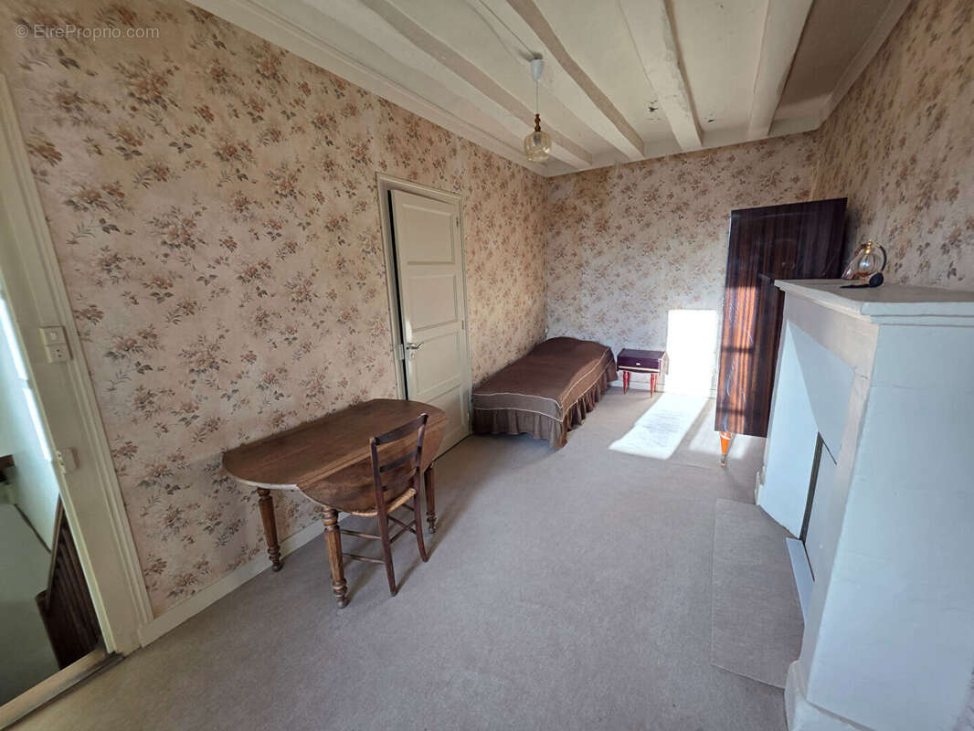 Maison à YZEURES-SUR-CREUSE