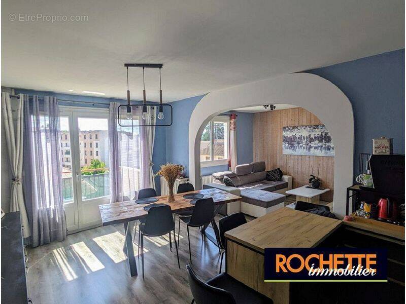 Appartement à MONTROND-LES-BAINS