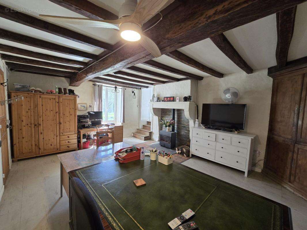 Maison à SAINT-PIERRE-DE-JUILLERS