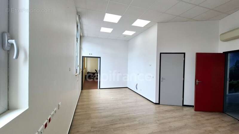 Réelle Opportunité en exclusivité – Baisse de Prix ! Locaux / Bureaux à Tarbes - photo 10
