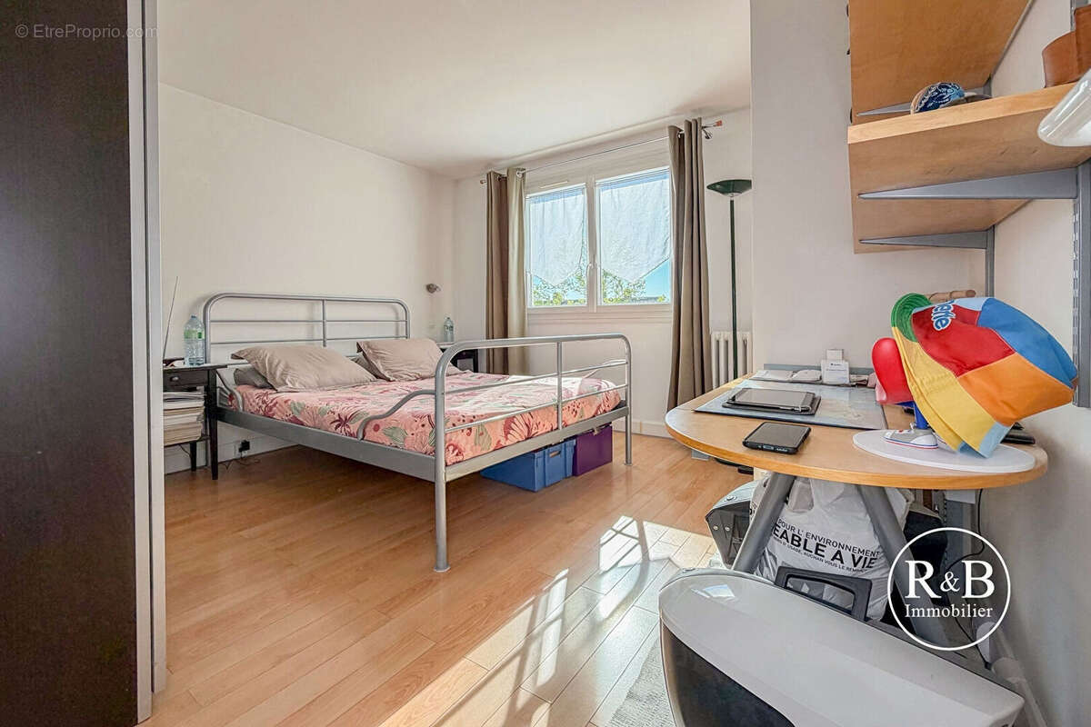 Appartement à LES CLAYES-SOUS-BOIS