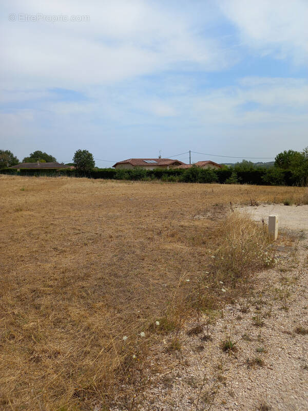 Terrain à MAUVEZIN