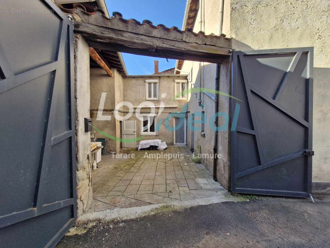Maison à CHIRASSIMONT