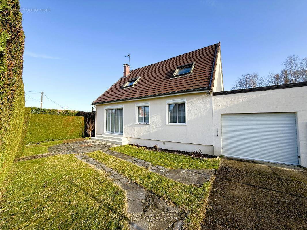 Maison à MOGNEVILLE