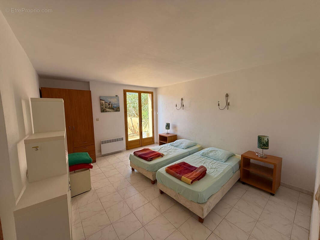 Maison à LES ISSAMBRES