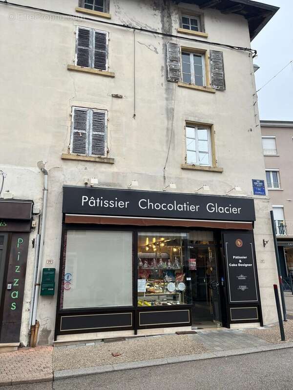 Appartement à COURS-LA-VILLE