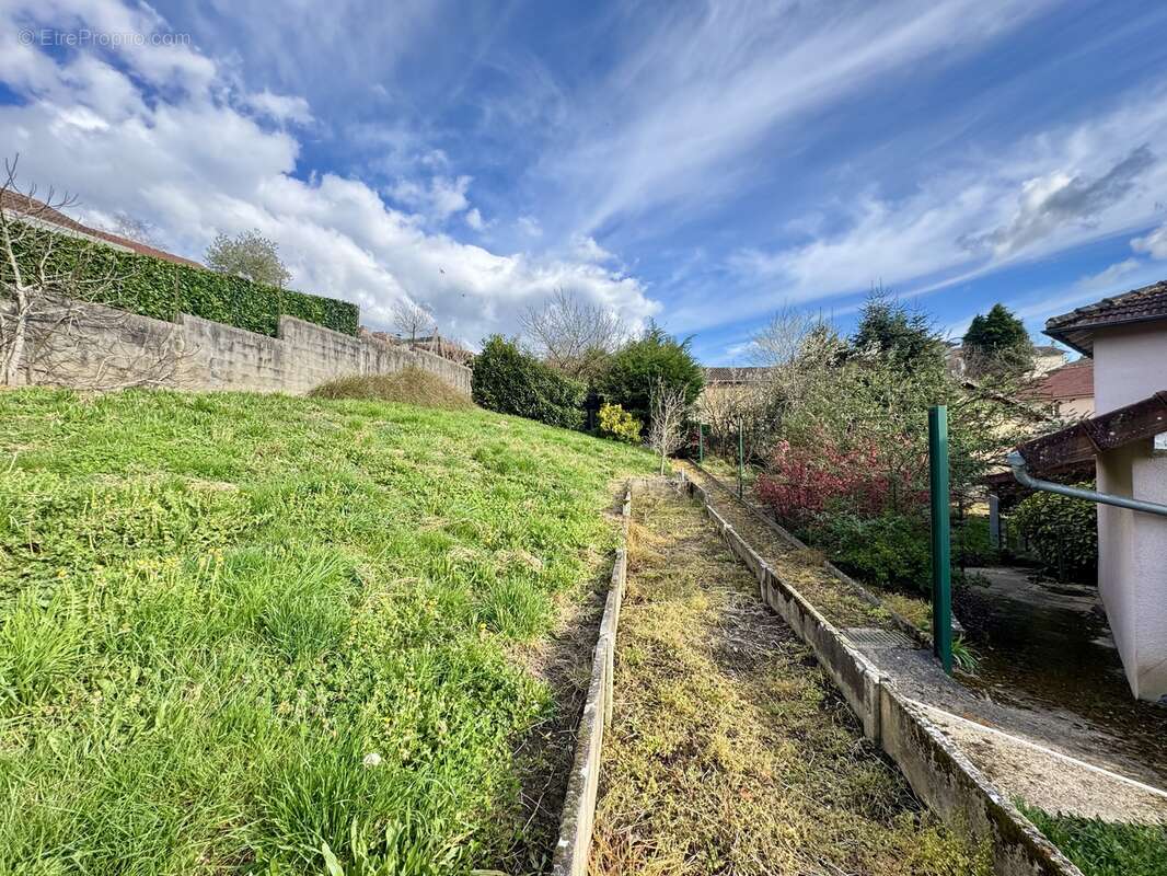Maison à CONDAT-SUR-VIENNE