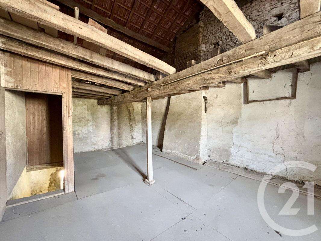 Maison à SAINT-ETIENNE-DE-FURSAC