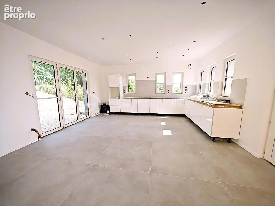 Maison exceptionnelle vue panoramique, d’une superficie de 144 m², sur sous-sol de 56 m² édifié sur terrain de 410 m² arboré et  - photo 7