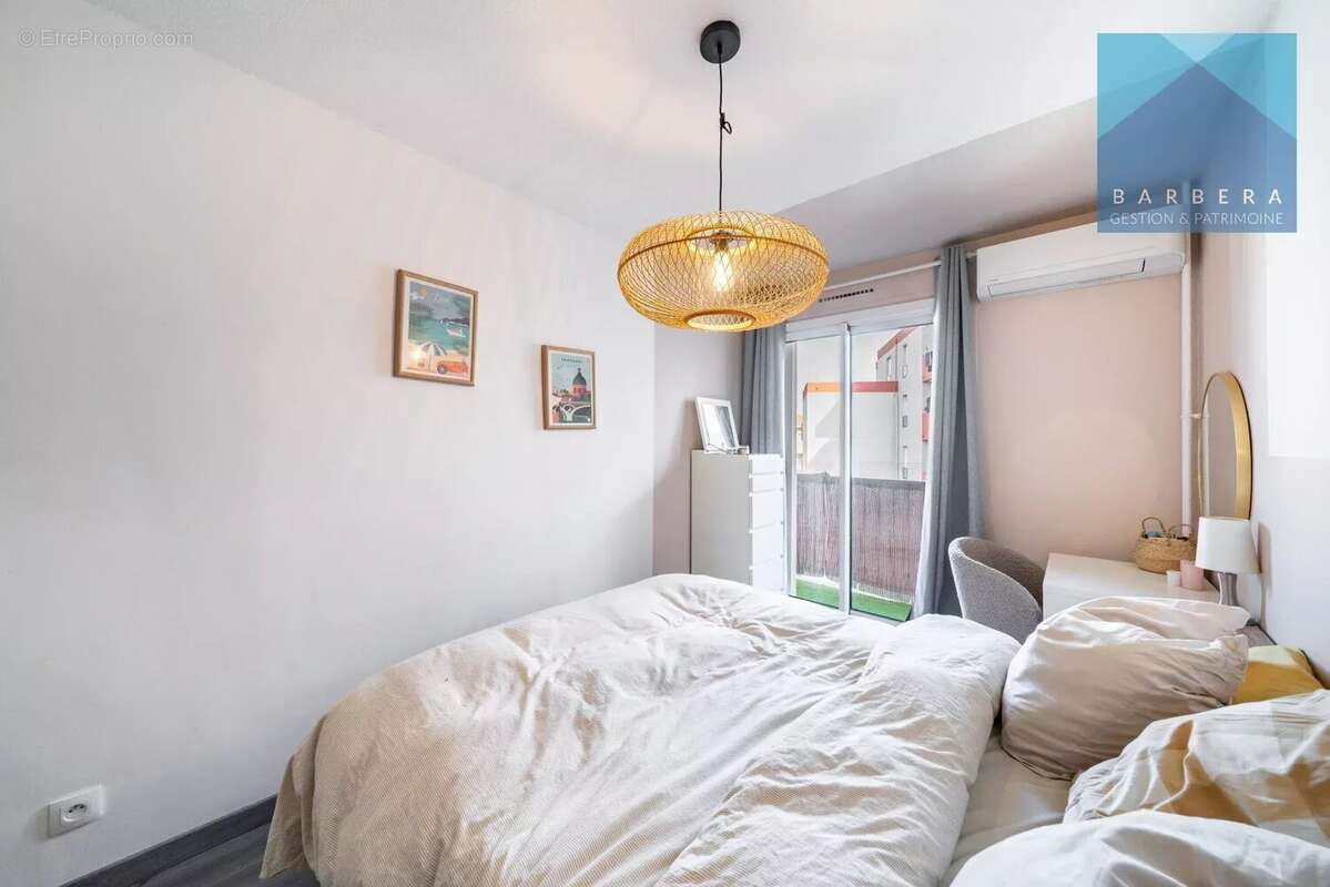Appartement à SAINT-LAURENT-DU-VAR