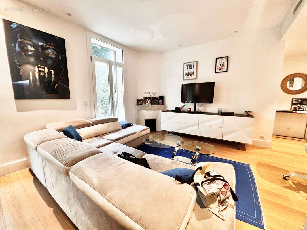 Cannes bas petit juas t5 de 90 m2 terrasse plein sud faibles charges deux box - photo 2