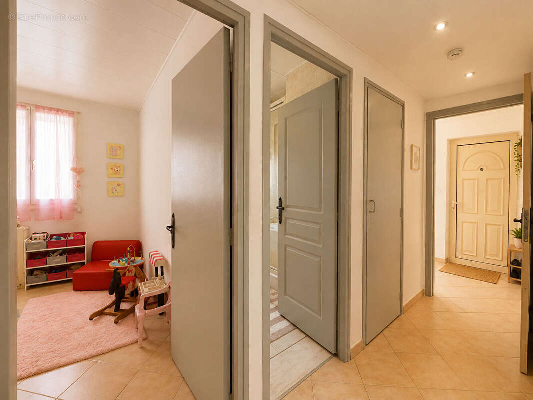 Appartement T4 lumineux avec balcon - photo 7