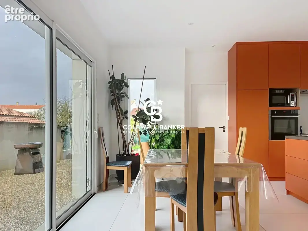 Maison contemporaine avec garage - La vie au coeur du bourg à proximité de la plage. - photo 24
