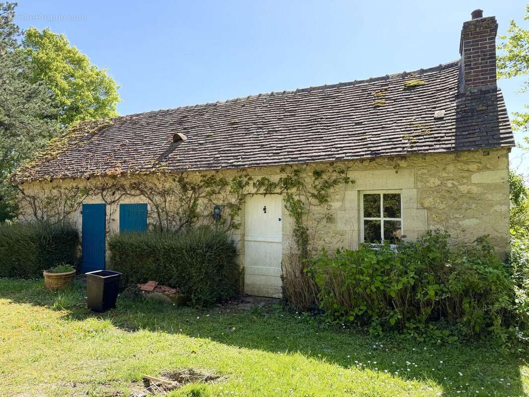 Dépendance 1 - Maison à SAINT-COSME-EN-VAIRAIS