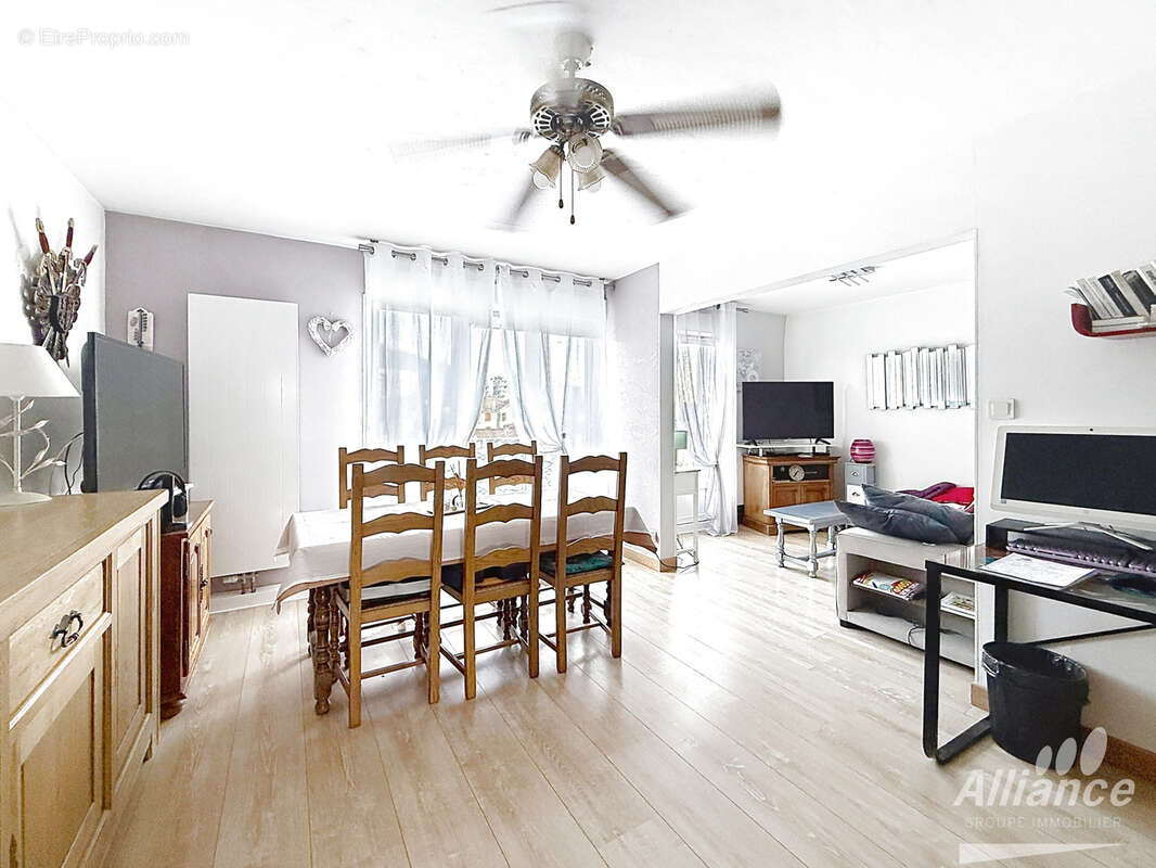 Appartement à GRAND-CHARMONT