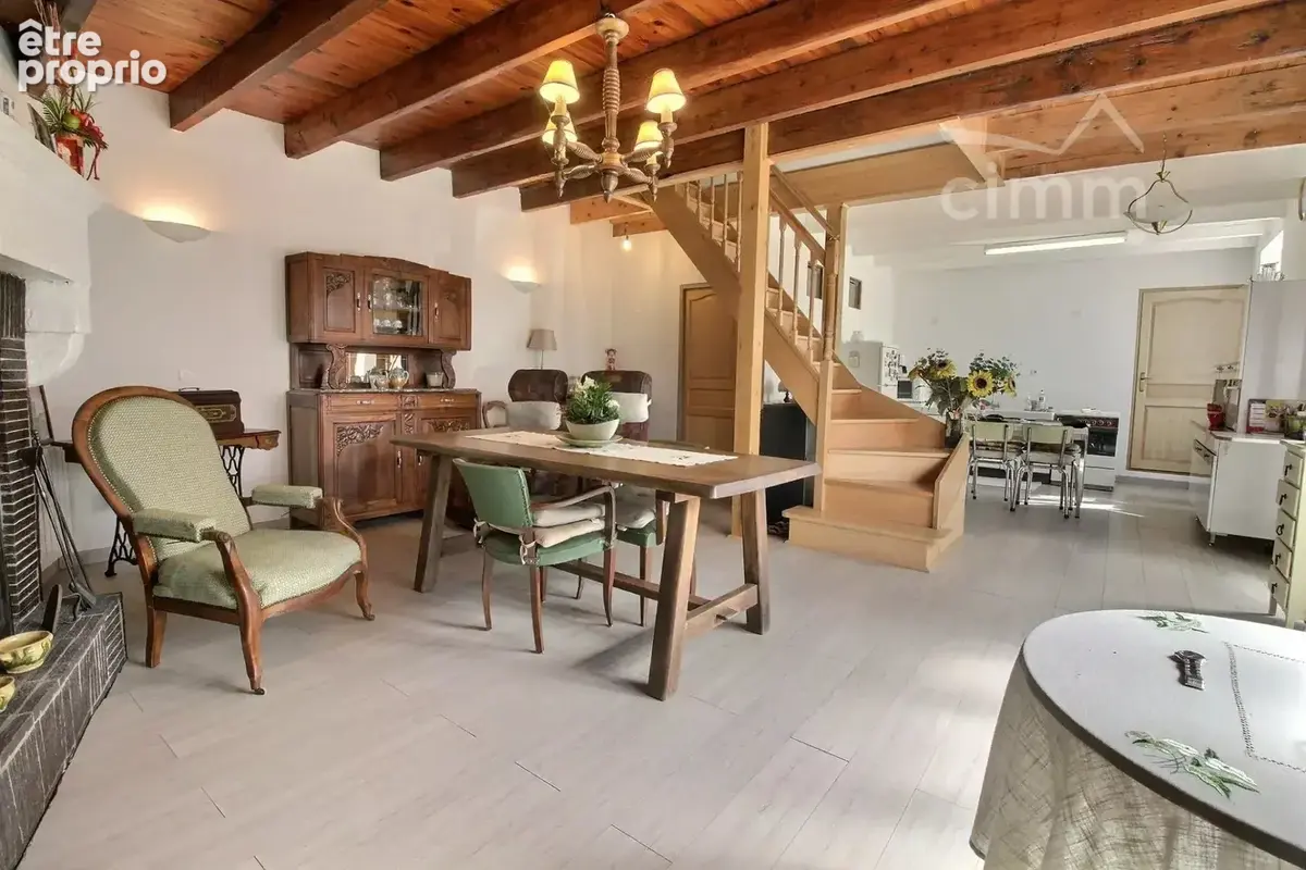 Ancienne bâtisse rénovée avec dépendances - photo 2