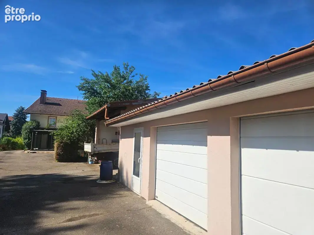 Maison mitoyenne 250 m² , jardin , 2 garages + carport, , 7 chambres, centre-ville Corcieux - photo 2