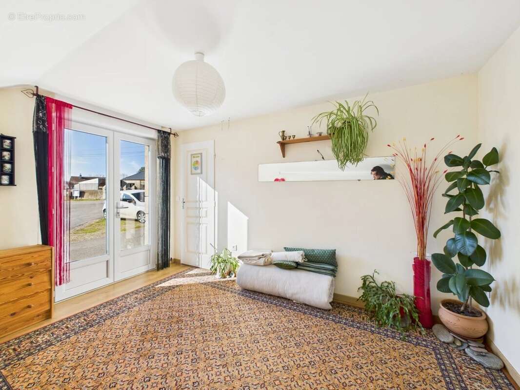 Maison à LA ROCHE-EN-BRENIL