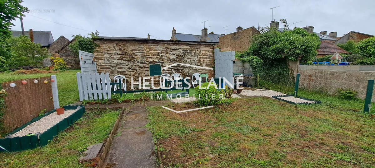 Maison à FOUGEROLLES-DU-PLESSIS