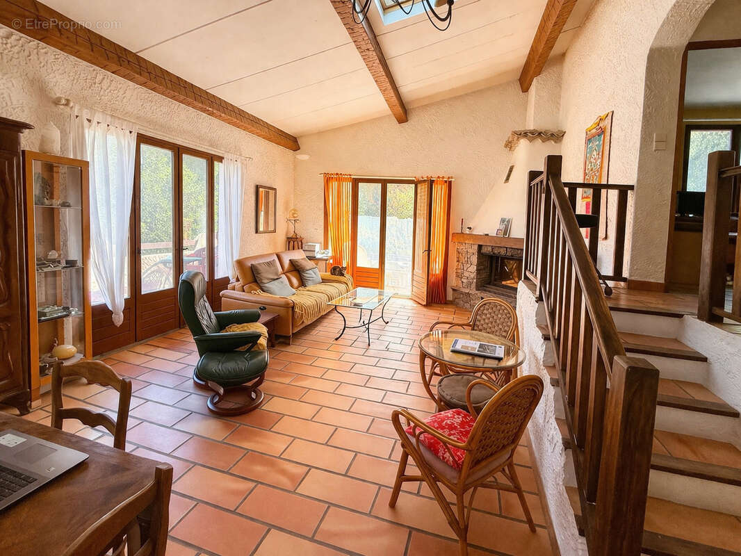 Maison à SOLLIES-TOUCAS