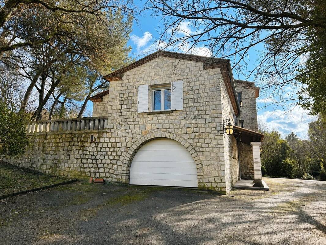 Maison à SAINTE-ANASTASIE