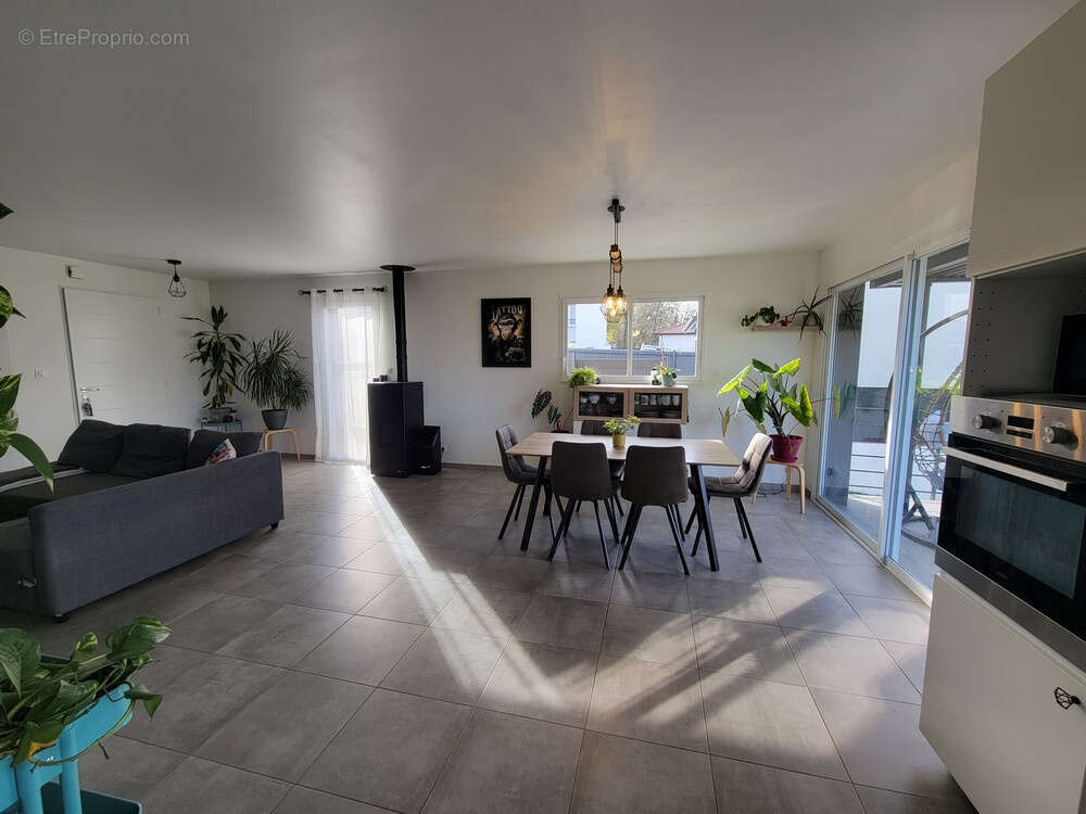 Maison à SALAISE-SUR-SANNE