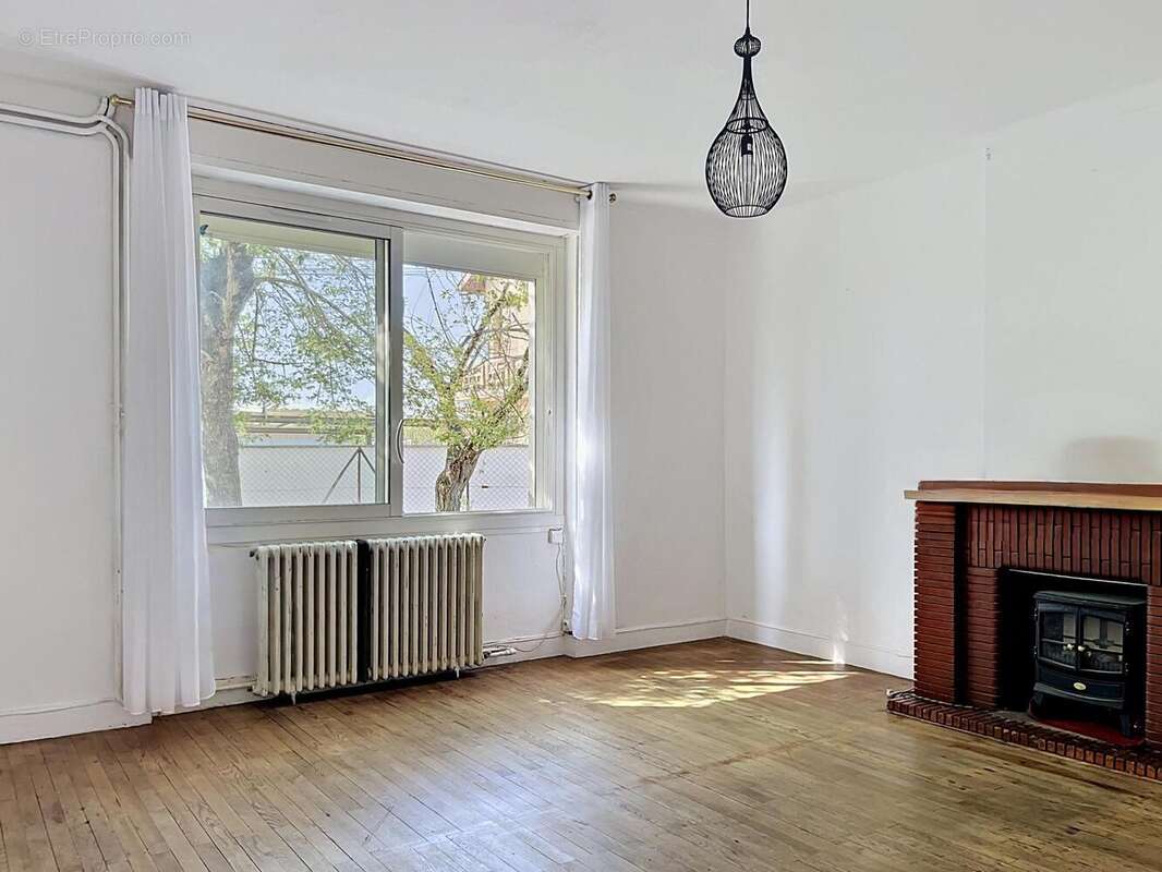 Maison 174 m² à Cazeres  - photo 4