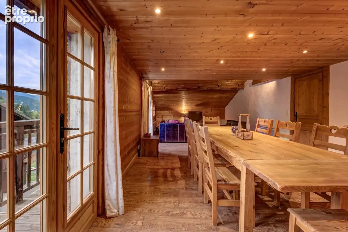 MORZINE – Chalet traditionnel de 7 chambres comprenant deux appartements indépendants - photo 7
