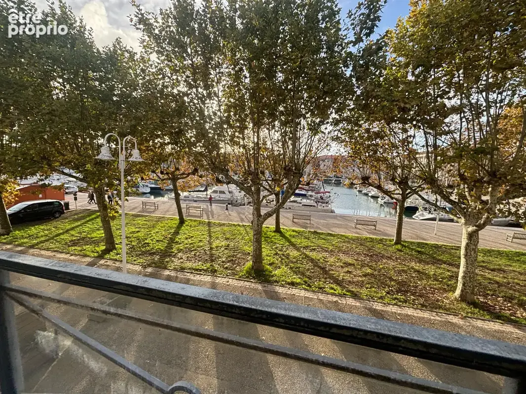 Appartement T3 avec balcon vue port de plaisance - photo 1