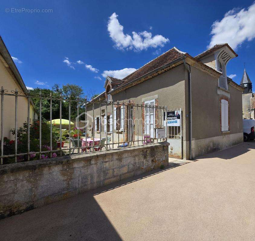 Maison à SAINT-SAUVEUR-LES-BRAY
