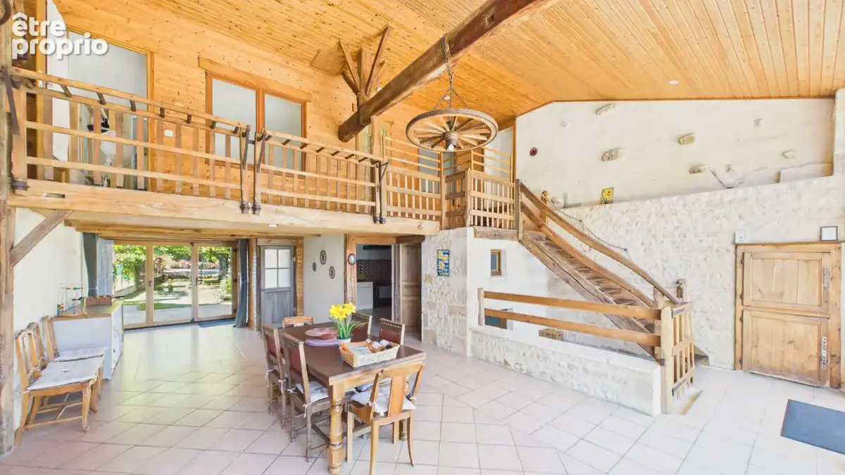 Exceptionnelle propriété de village avec gîte et piscine chauffée - Excellent potentiel de revenus - photo 15