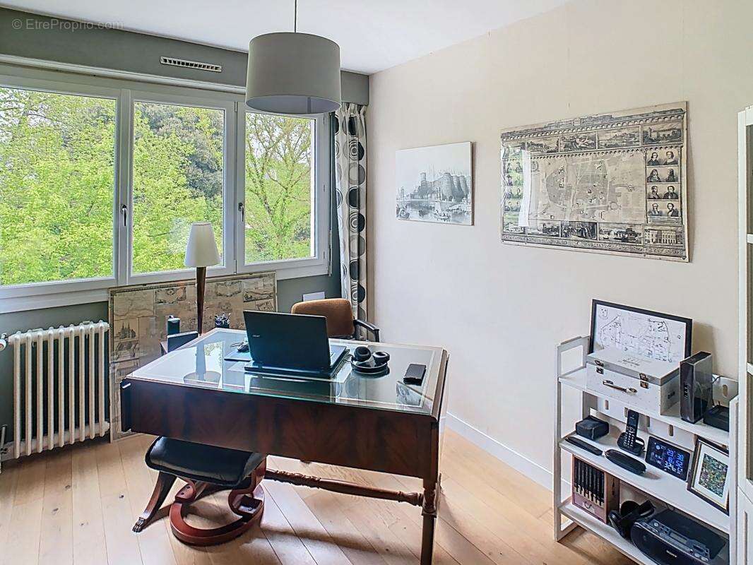 Appartement à AVRILLE