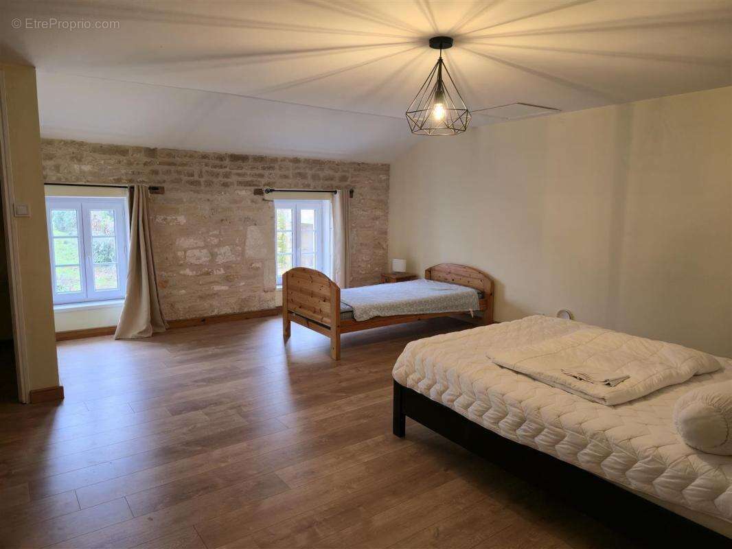 Maison à SAINT-MANDE-SUR-BREDOIRE