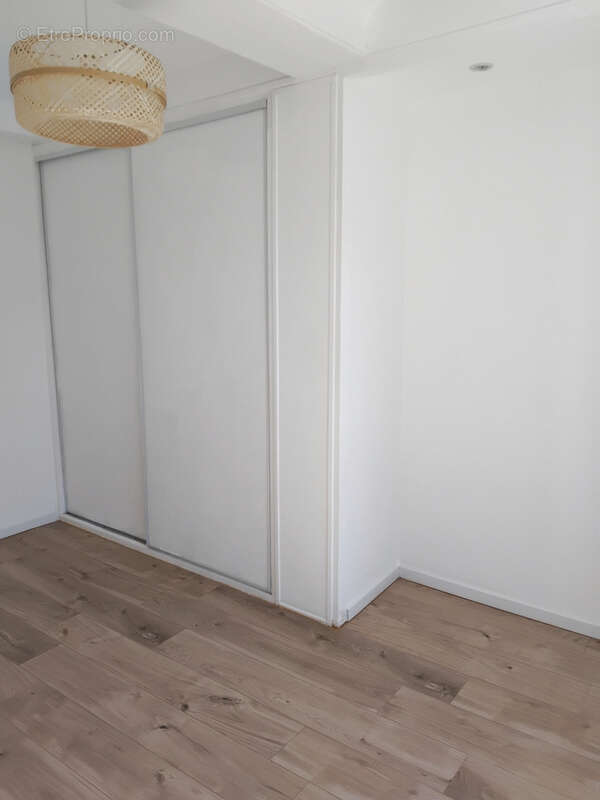 T3 dernier etage vue chateau proche place clemenceau et maintenon - photo 13