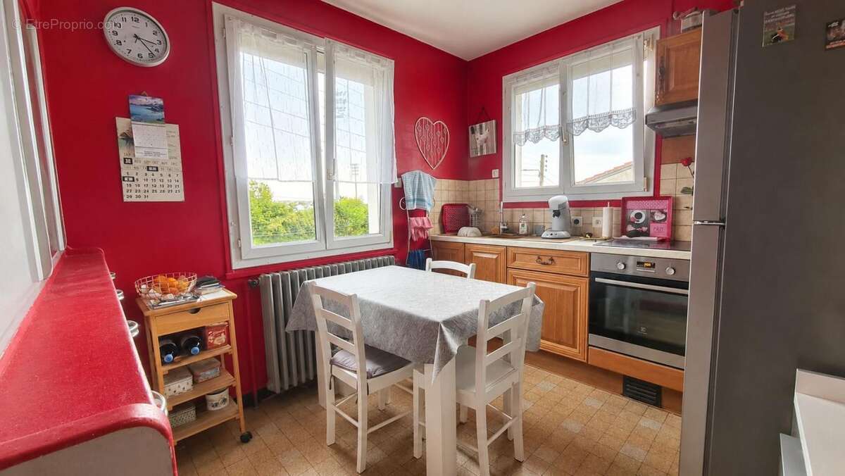 Maison familiale avec beau potentiel – 108 m² habitables – 4 à 5 chambres possibles – Garage – Terrain clos de 396 m² - photo 12