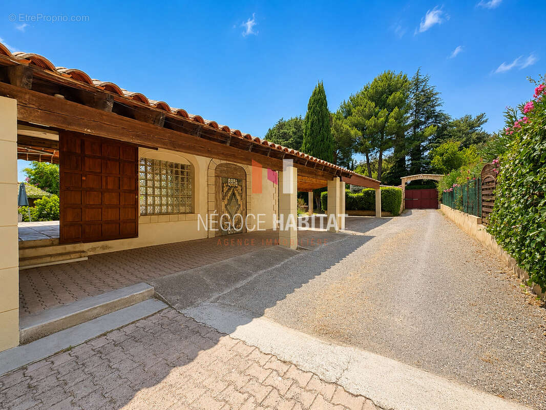 Villa  316 m2 hab. / terrain 1831 m2 - piscine - garage - photo 18