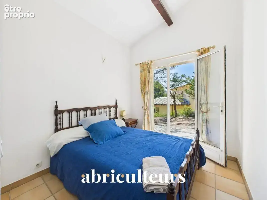 Maison d’architecte de 257 m² avec piscine et jardin arboré de 4 000 m² en vente à Ventabren (13122) - photo 13