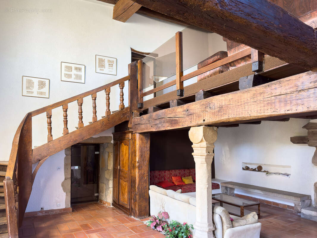 Ancien presbytère du XIV? siècle - 310 m2 - Volumes rares et potentiel d’usage Gourdon - Bourgogne du Sud - photo 5
