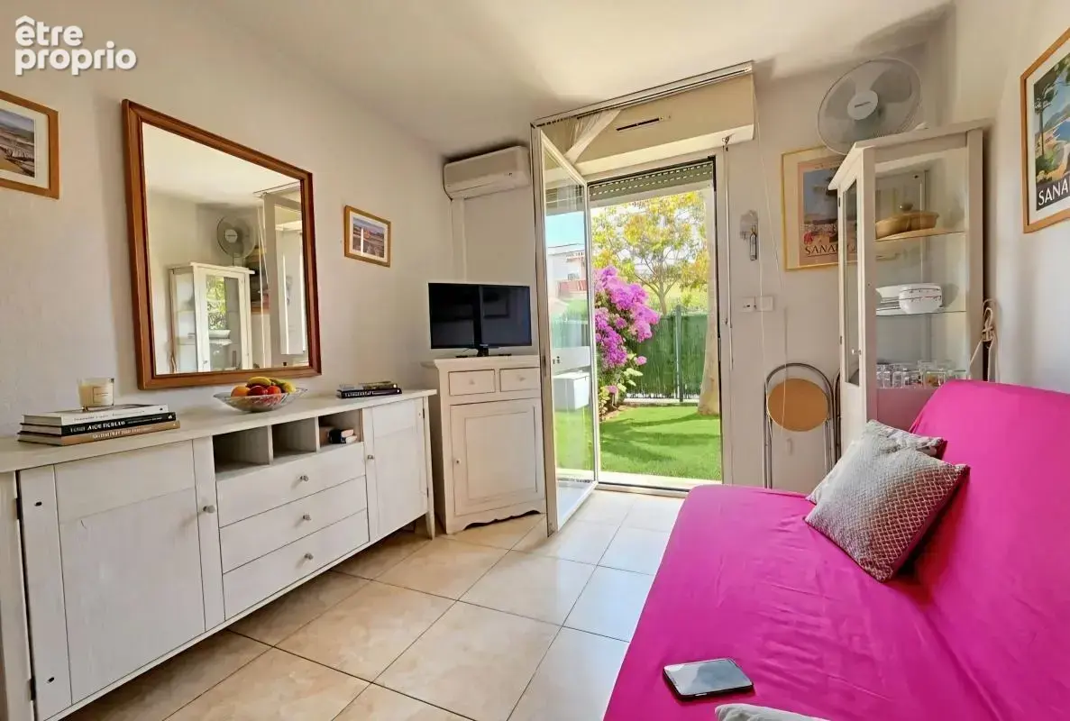 Appartement rez-de-jardin meublé à vendre à la frontière du piétonnier de sanary-sur-mer - photo 4