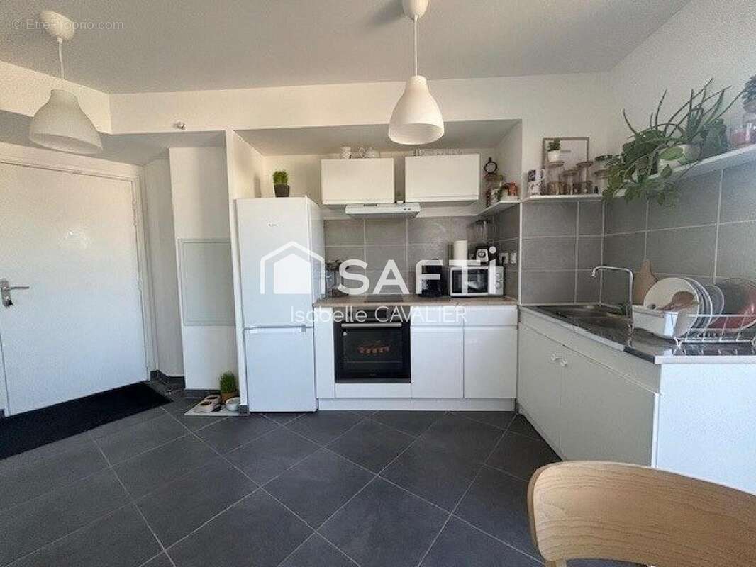 Photo 2 - Appartement à CHATEAUNEUF-DE-GADAGNE