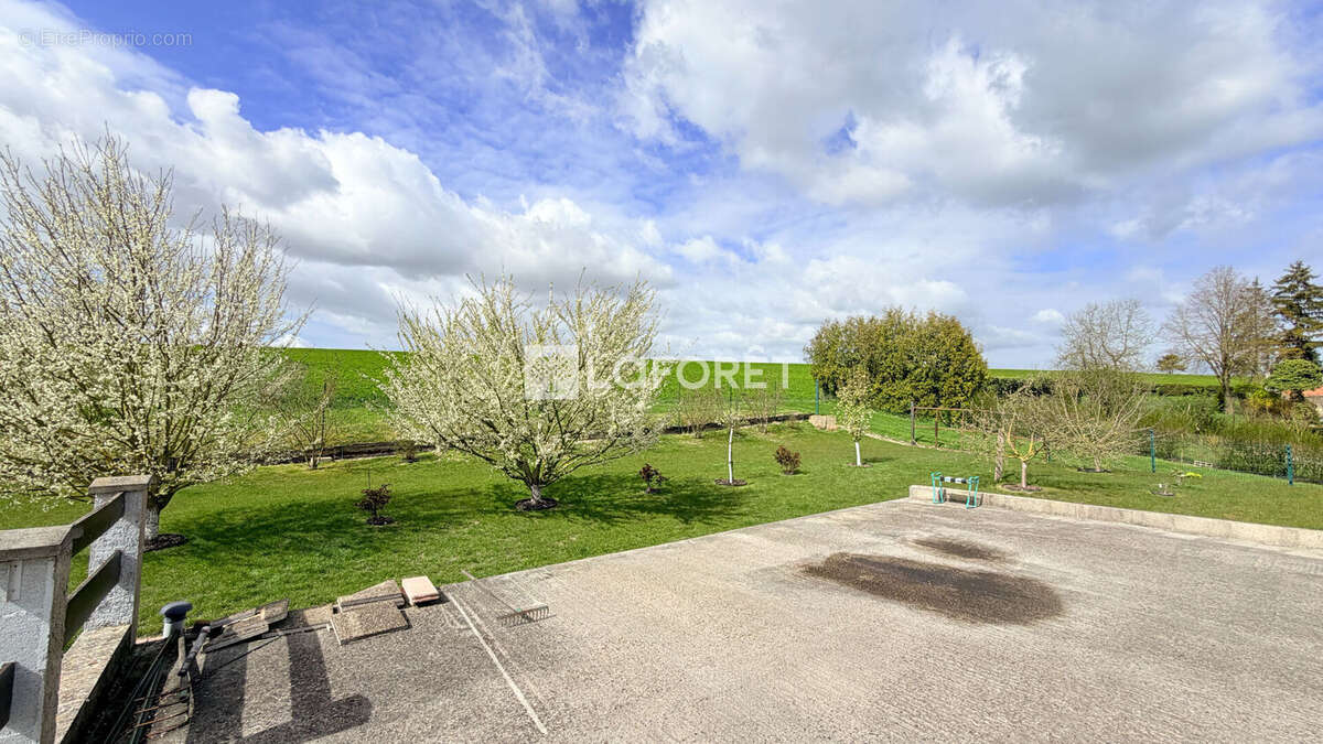 Maison à DOMMARTIN-VARIMONT